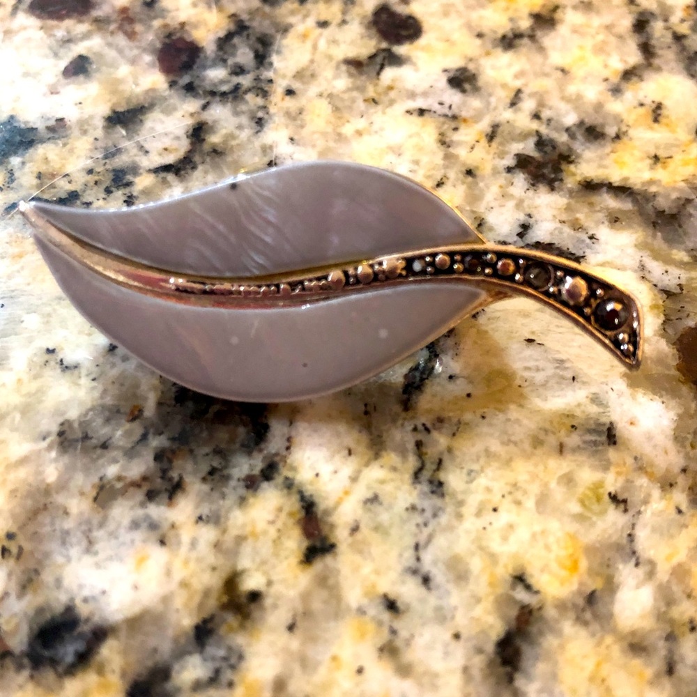 Feather or Leaf Pearl Brooch Pin with Rhinestones